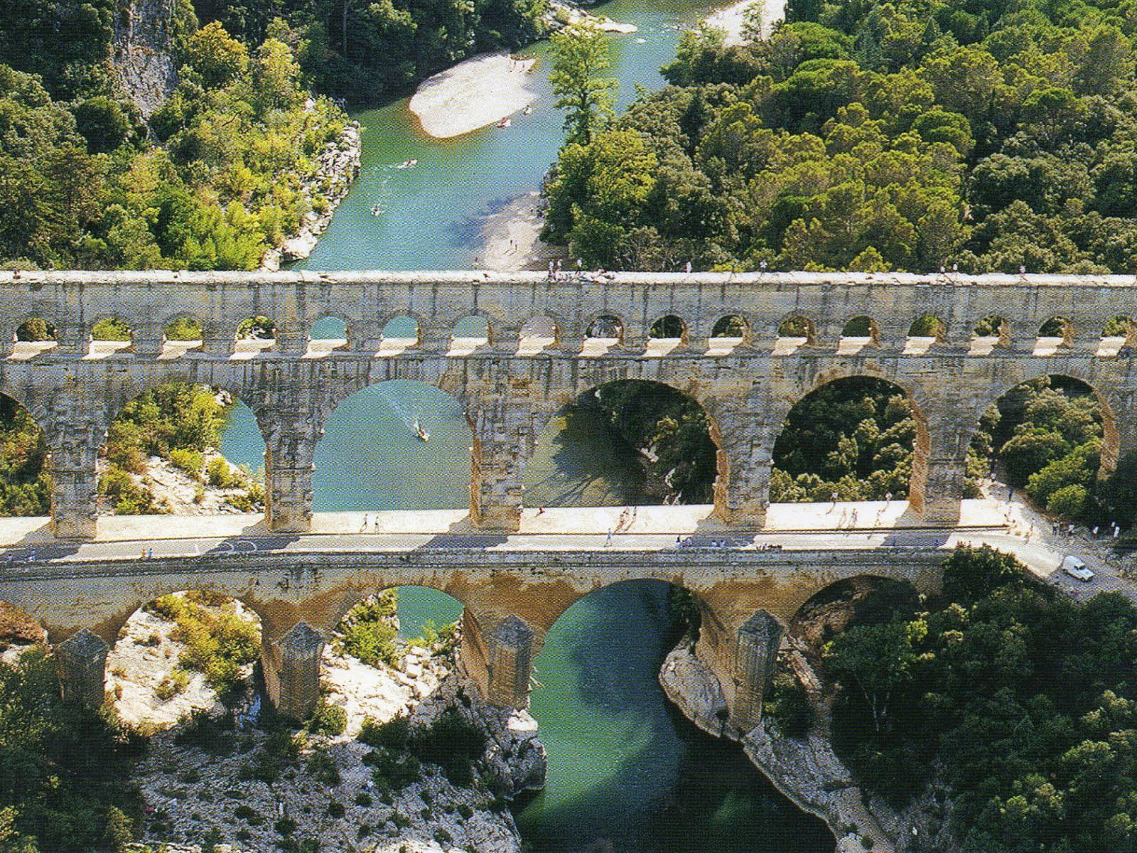 Pont du Gard, un acueducto romano en la Provenza 9