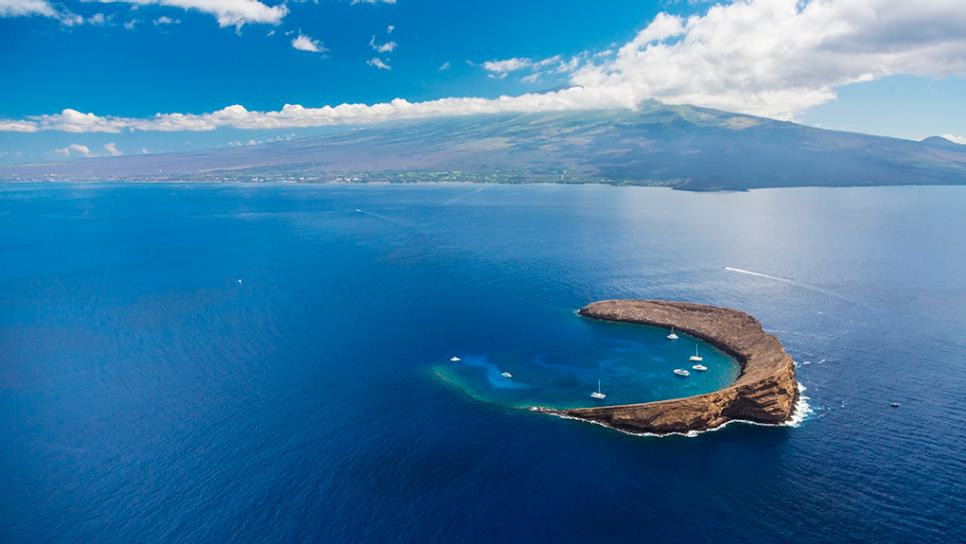 molokini-crater-boats-maui-hawaii.jpg.rend.tccom.966.544
