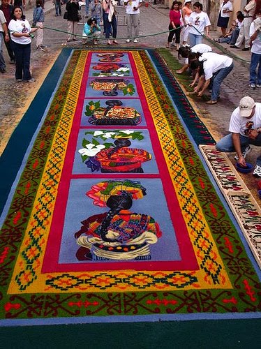Antigua Guatemala y sus alfombras de aserrín multicolor 2