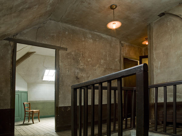 Habitación original donde dormía Vincent van Gogh en la posada Ravoux, en Auvers-sur-Oise, Francia.