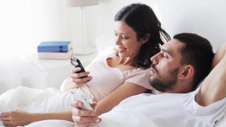 discusion parejas uso celular