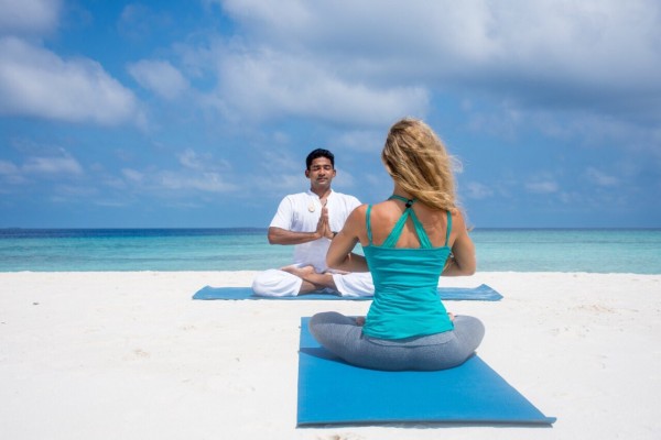 yoga en las islas maldivas