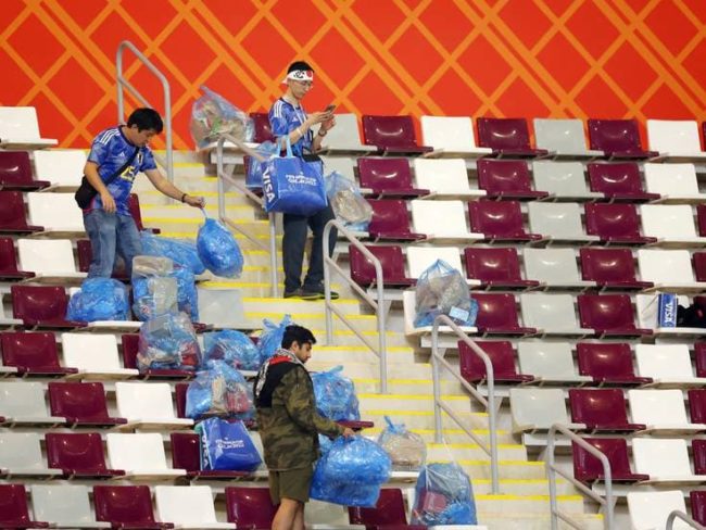 Por qué los hinchas de Japón limpian los estadios después de los partidos 3
