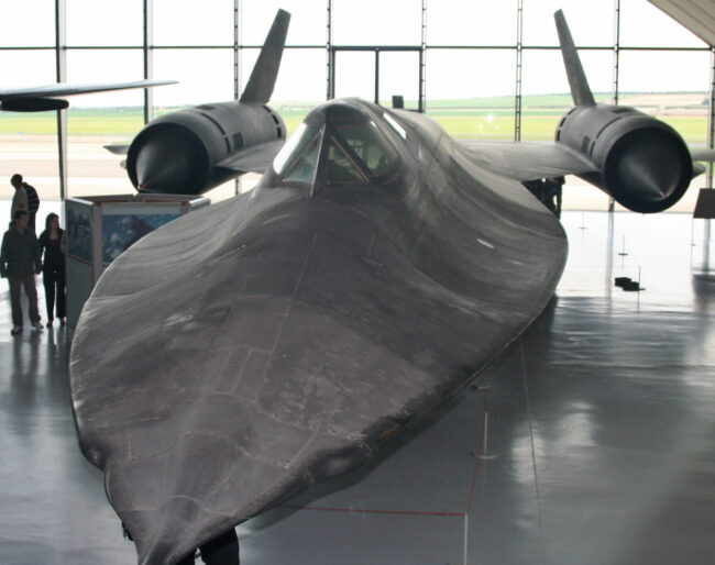El avión SR-71 Blackbird expuesto en museo, considerado el más rápido del mundo.